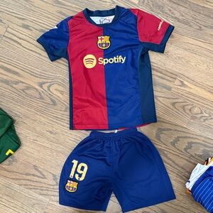 Lamine Yamal Barcelona Soccer Jersey Set - size 22